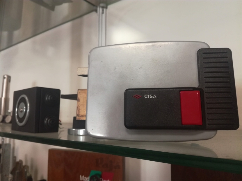 FEDA - Centro Comercial Ferragens da Damaia, Lda