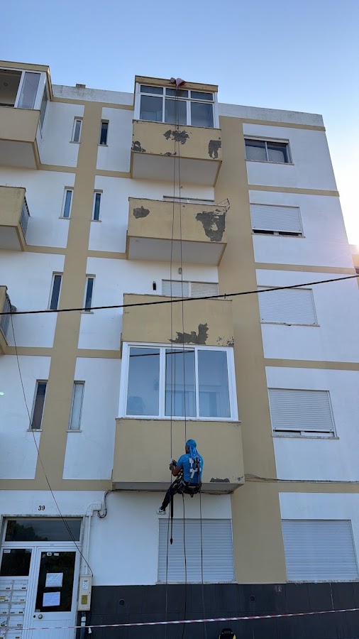 SECIL PEREIRA Pinturas &amp; Lavagem de telhados, impermeabilização,Remodelações em Geral foto 2