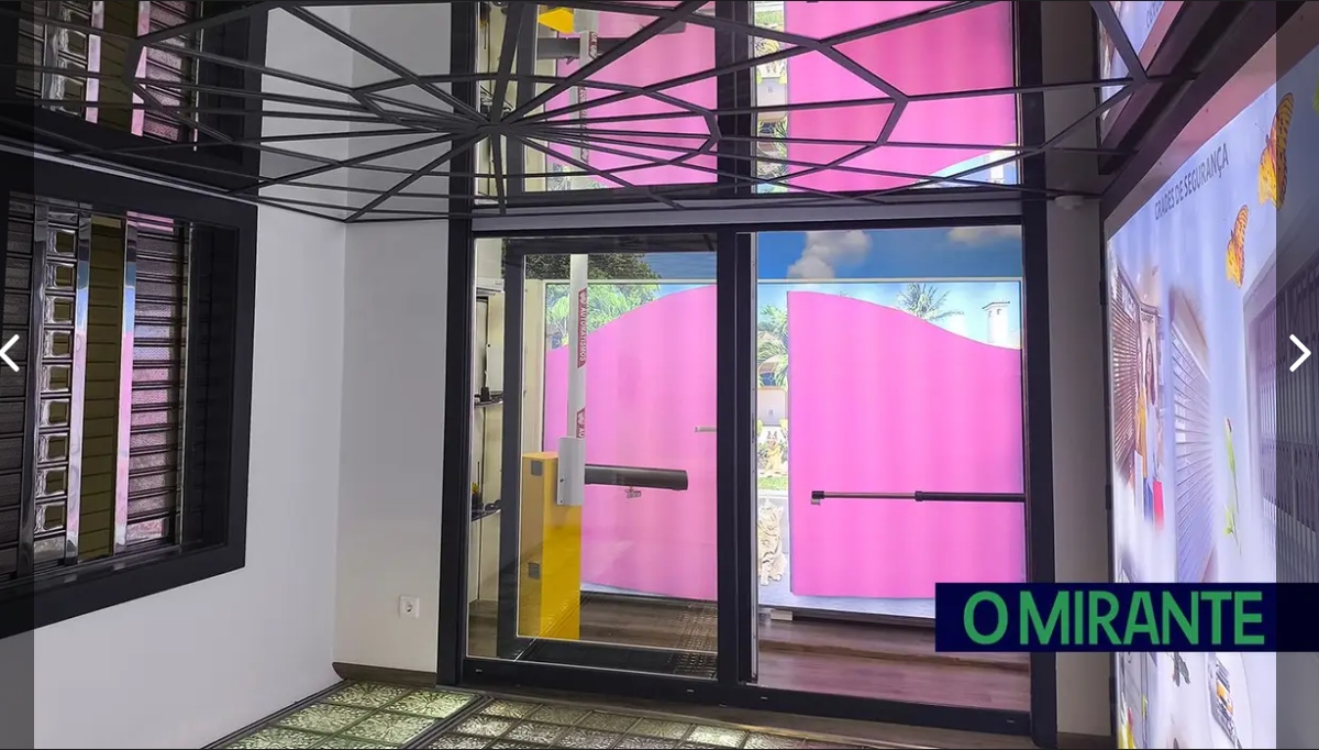 Porfol - Fabrico E Montagem De Portas De Fole - Unipessoal Lda foto 7