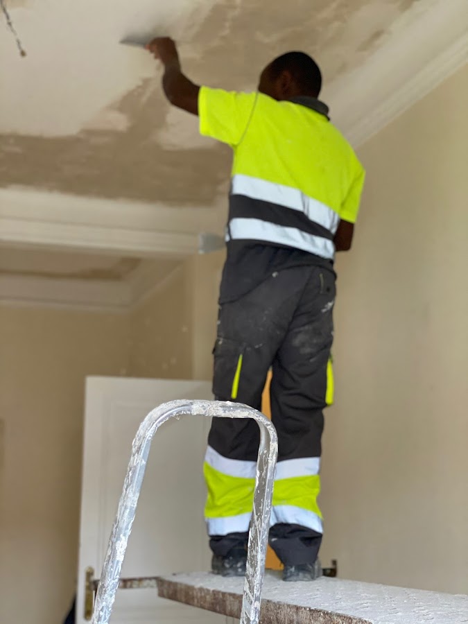 HOUSE RENO - Construção e Remodelações em Empresas, Espaços Comercias e Habitações.