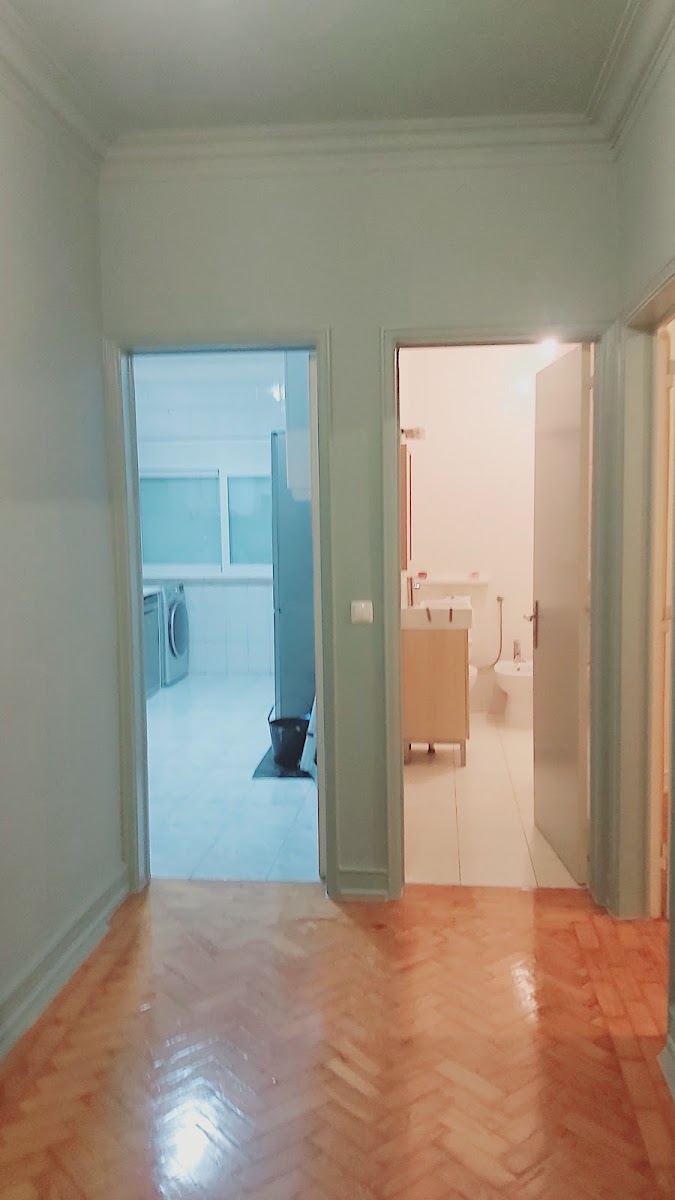 Marvila lisbon Painter &amp;Tiles Services foto 9
