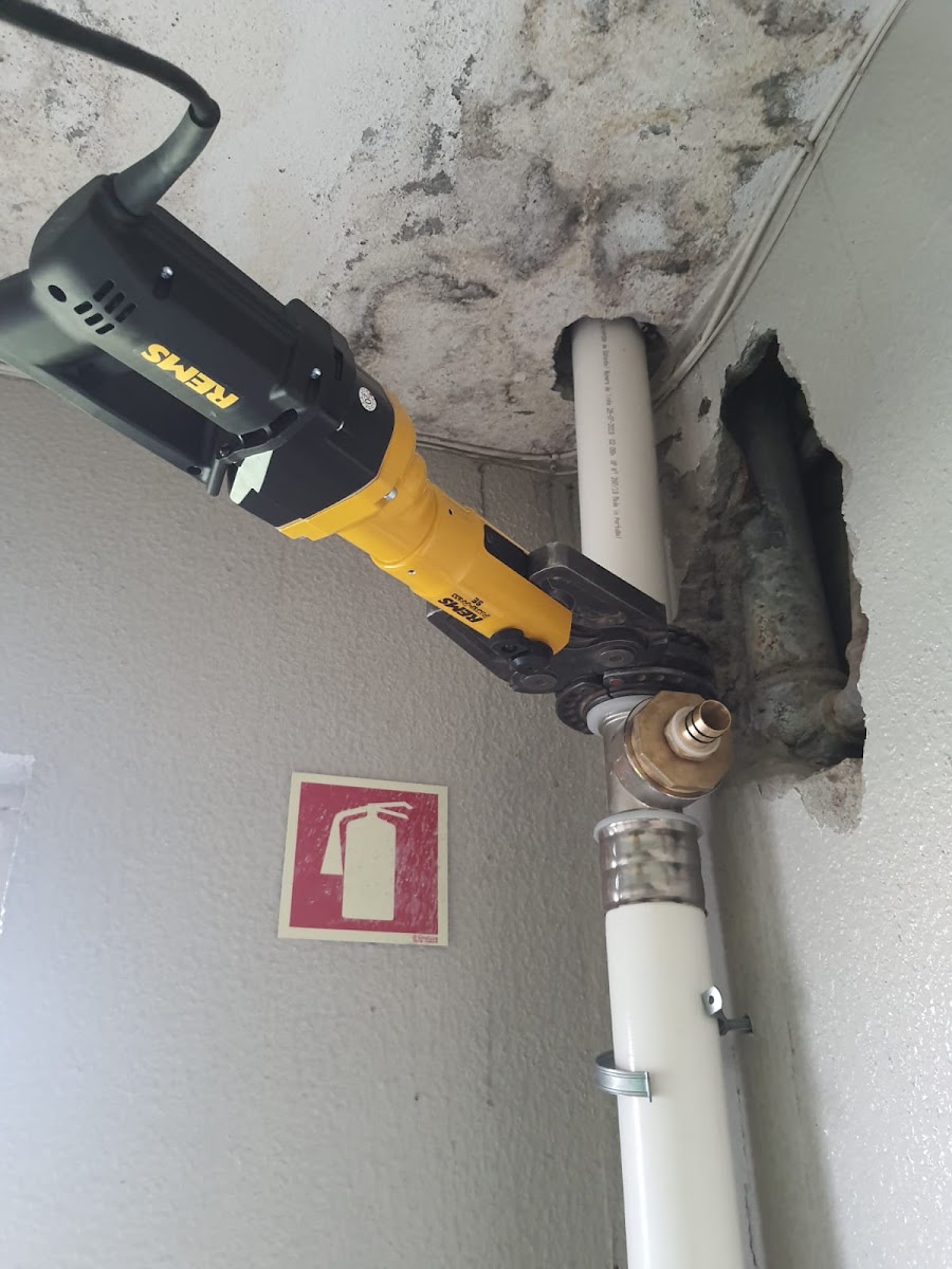 Expert Canalizações - Desentupimentos, fugas de água e outros reparos. foto 6