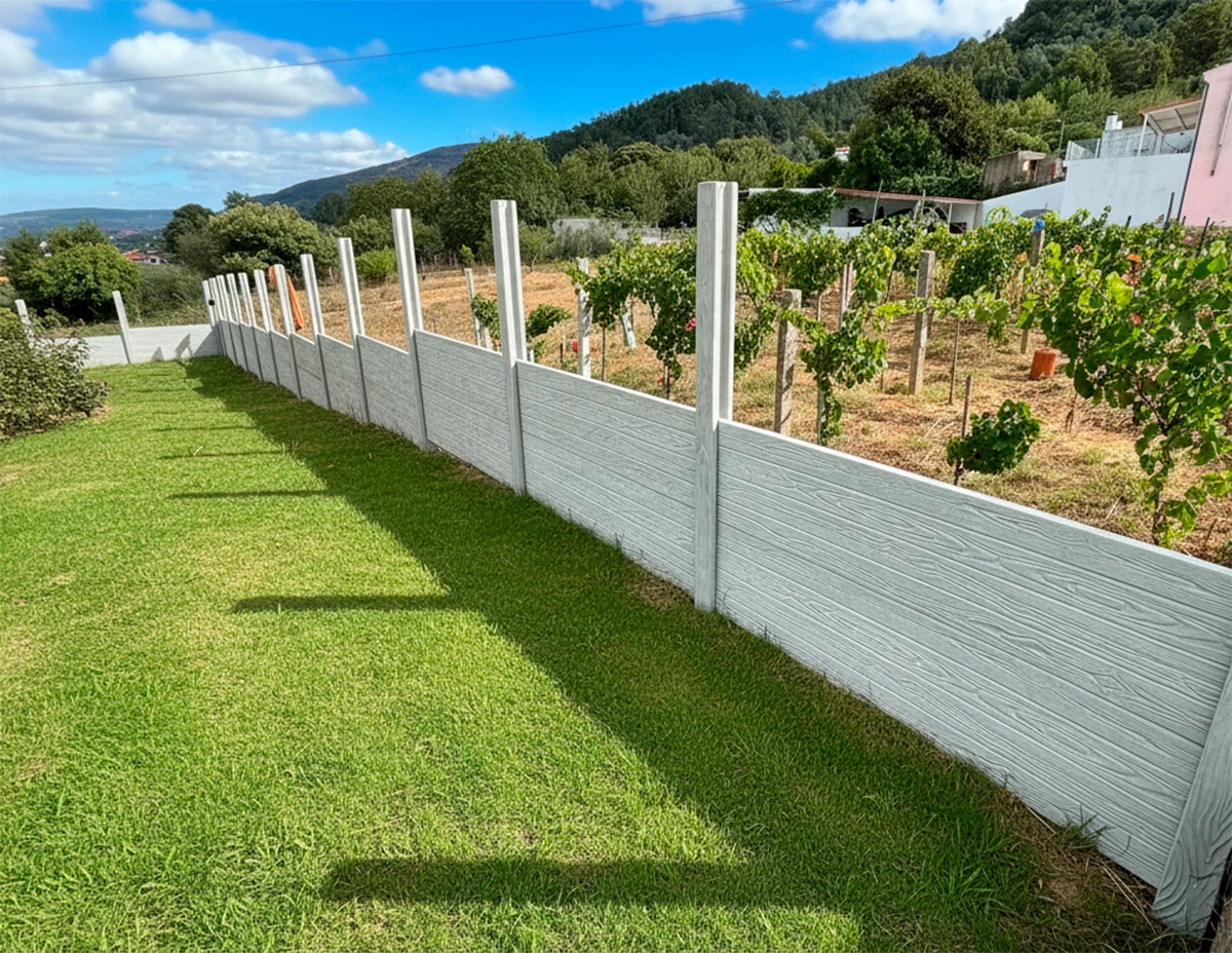 Vedação modular de betão Euromuro — Lousã, Coimbra